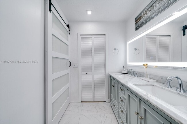 Building Photo - 1025 NW 128th Ct