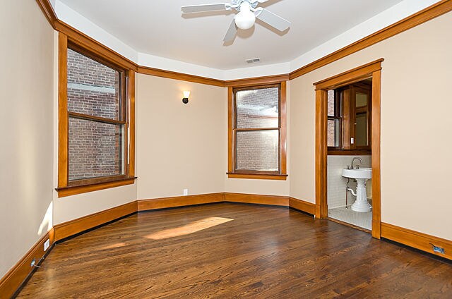 Building Photo - 5825 N Kenmore Ave