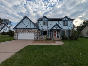 Building Photo - 907 Second Street