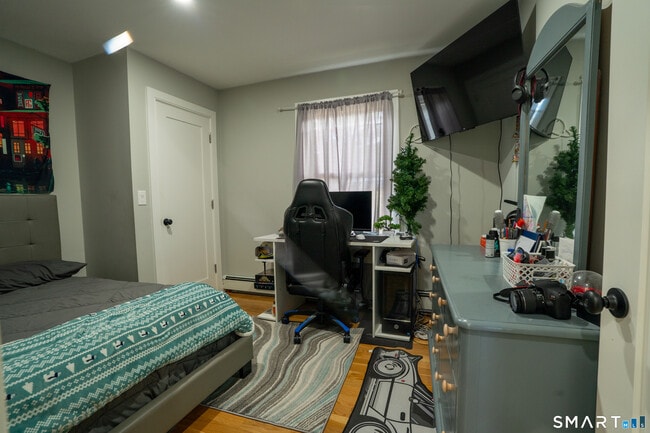 Building Photo - 24 Park Ln W