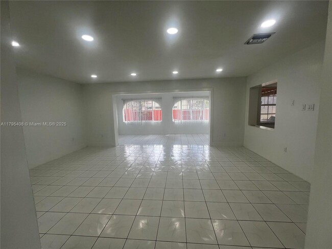 Building Photo - 11720 SW 103rd Ln