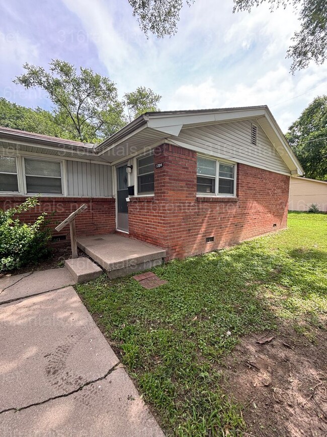 Building Photo - Two bed one bath available NOW!