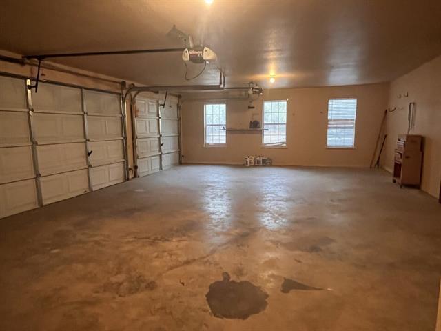 Building Photo - 10001 Hill Top Dr