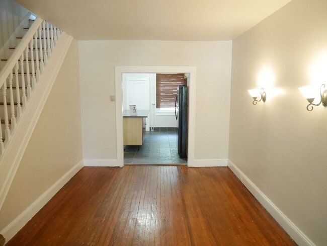 Building Photo - PRIME LOCATION! Charming 3-Bedroom Home Ne...