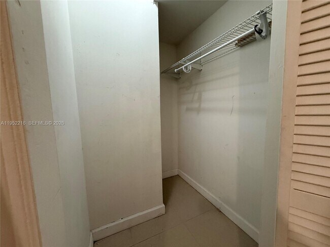 Building Photo - 1122 NW 32nd Ct