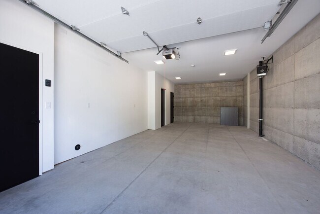 Building Photo - 47 Sherman Ave