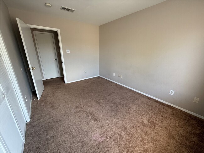 Building Photo - 10007 Emerald Creek Dr