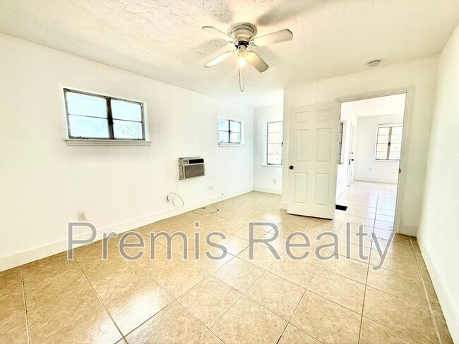 Building Photo - 7960 Boca Ciega Dr