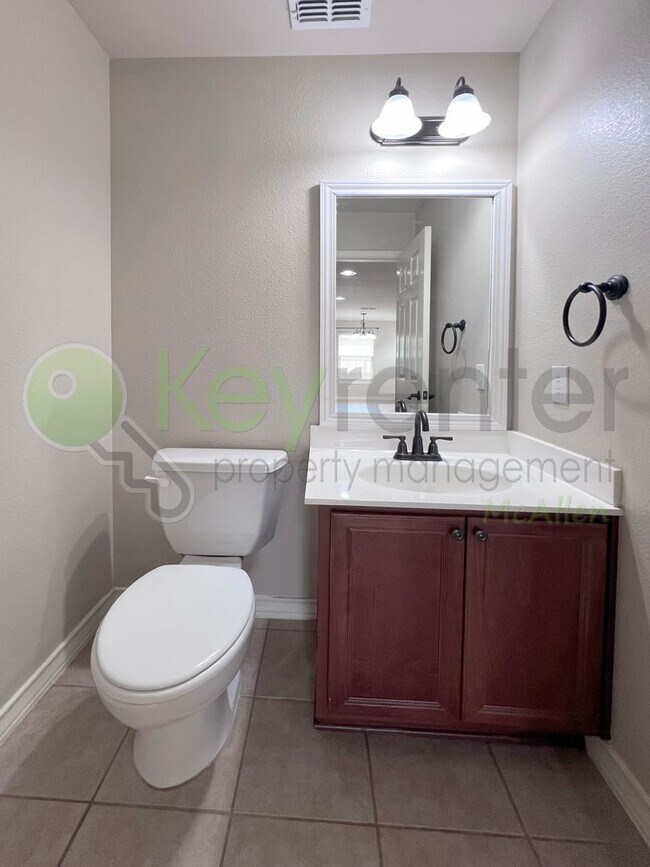 Building Photo - Beautidul 3bed/2.5 bath House in Edinburg. Don't Miss Out!