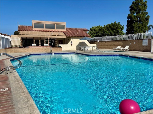 Building Photo - 4791 Lago Dr