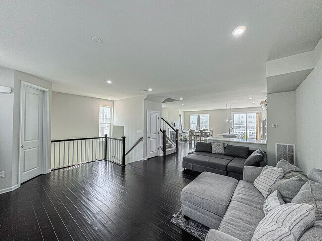 Building Photo - Stunning and Spacious 4 Bed 3.5 Bath End Unit Townhome In Highly Desired Goose Creek Club