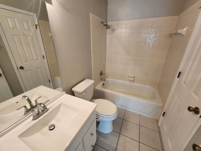 Building Photo - Remodeled beach condo steps away from the beach!!!