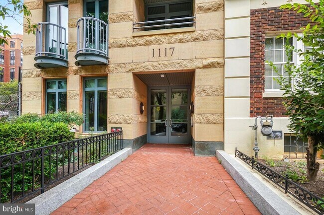 Building Photo - 1117 10th St NW