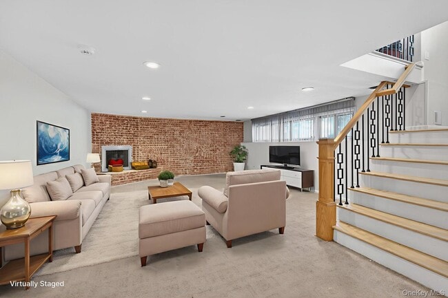 Building Photo - 10 Whitlock St