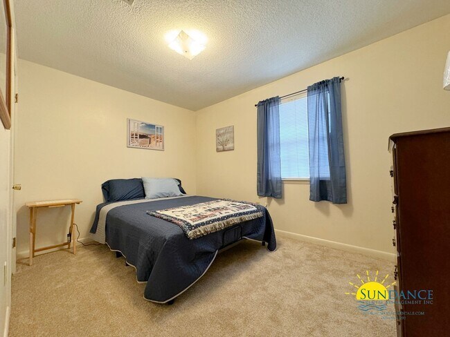 Building Photo - Charming 3-Bedroom Home located in between Hurlburt and Eglin AFB!