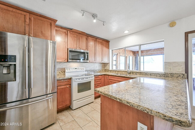 Building Photo - 2412 W Temple St