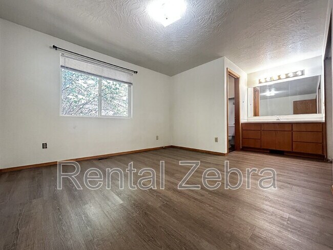 Building Photo - 1812-1818 NE Wichita Way