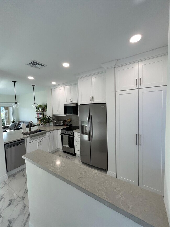 Building Photo - 711 SW 122nd Ave