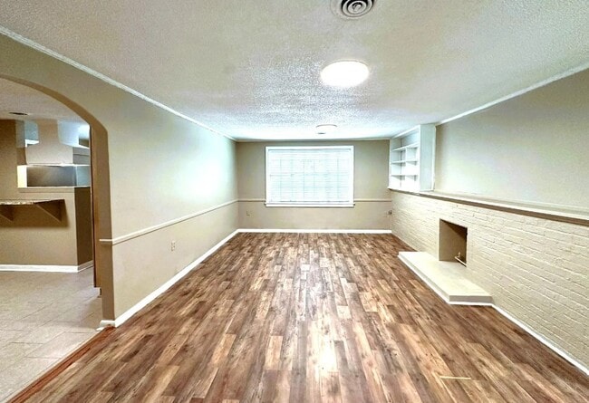 Building Photo - 508 Willow Dr