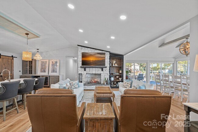 Building Photo - 18026 Whispering Oaks Dr
