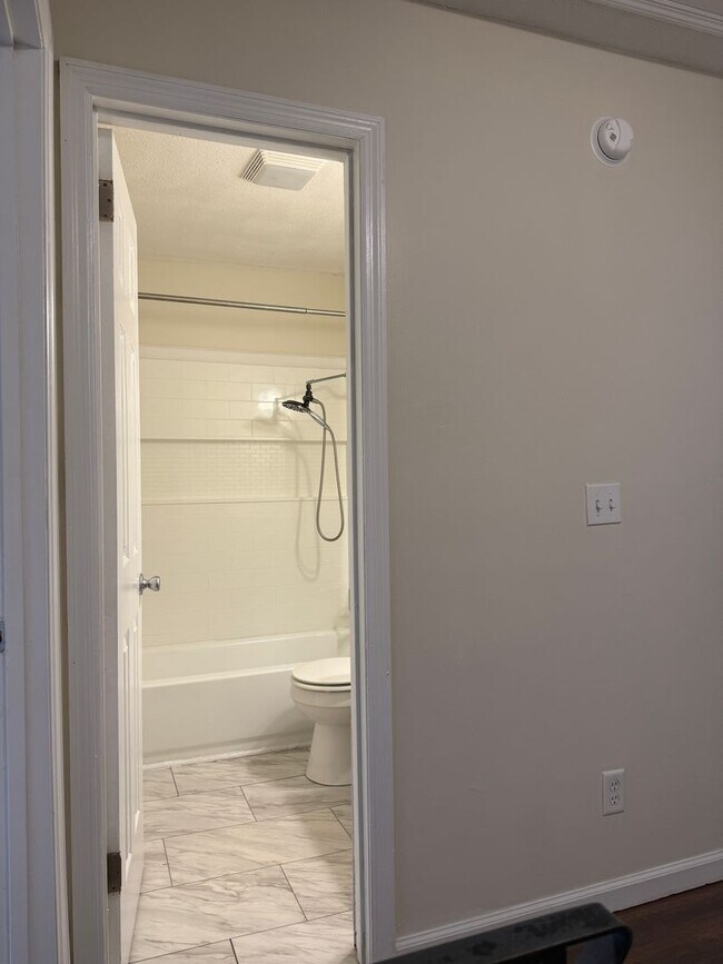 Building Photo - East Ridge Townhome