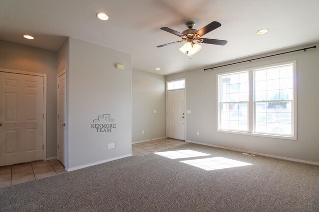 Building Photo - 3 Bedroom, 2.5 Bath Home in West Pasco