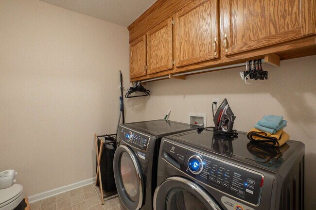 Building Photo - Available mid June!