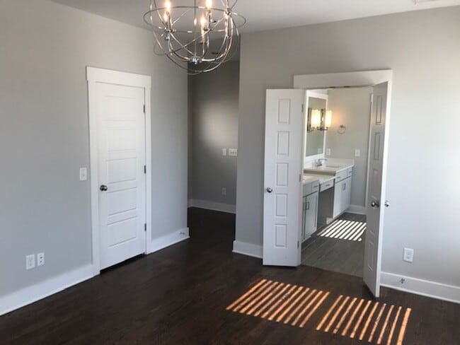 Building Photo - 1104A W Grove Ave