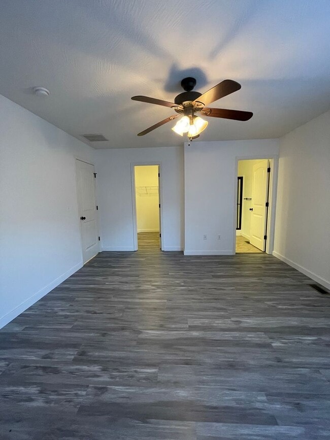 Building Photo - Kirkwood