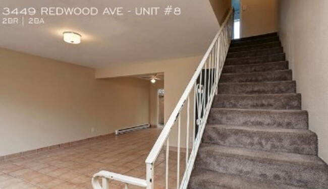 Building Photo - Spacious Townhouse-Style Condo with Privat...