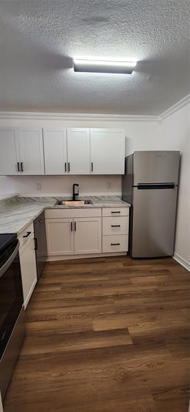 Building Photo - 15221 NE 6th Ave