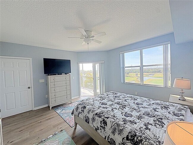 Building Photo - 1200 Country Club Dr