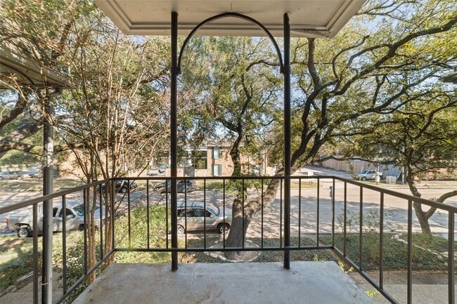 Building Photo - 3300 Yorktown St