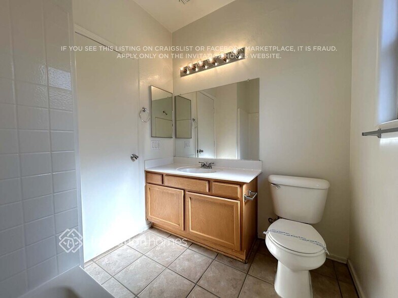 Building Photo - 1612 S 80th Dr