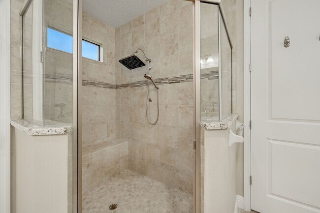 Building Photo - 4BR, 2.5BA home with resort style outdoor living!