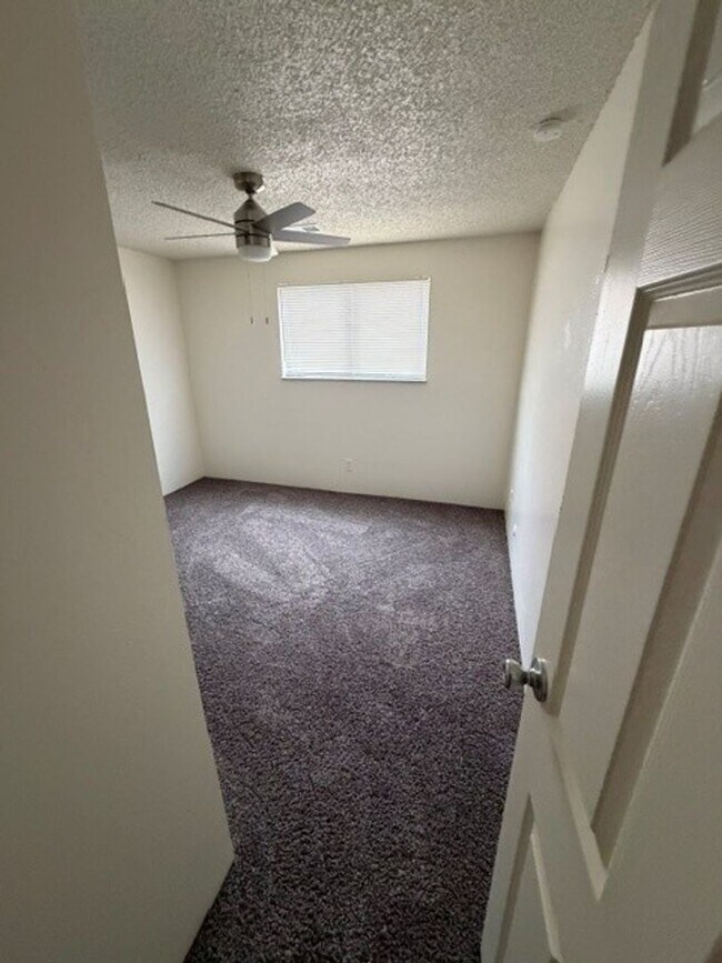 Building Photo - 2 bed/1 bath apartment in Golden