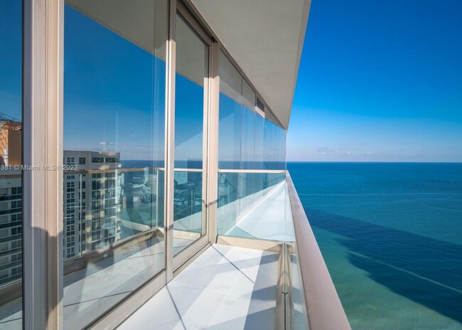 Building Photo - 18975 Collins Ave