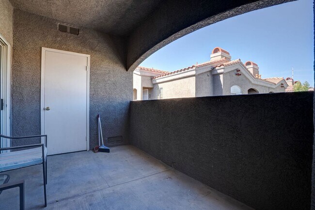 Building Photo - 5525 W Flamingo Rd