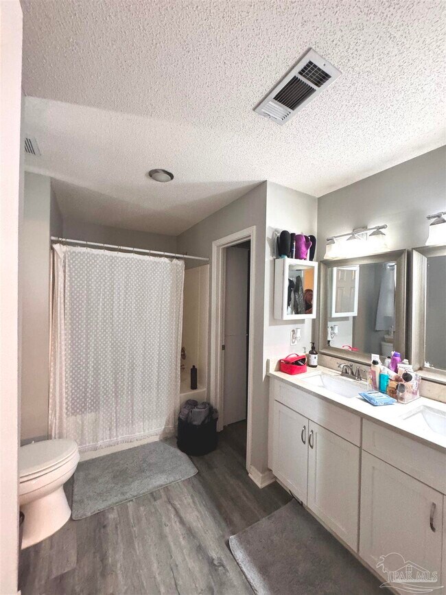 Building Photo - 2404 Houston Cir