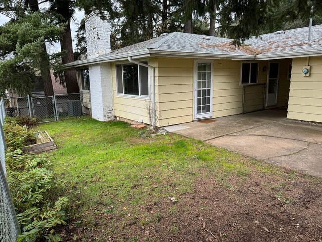 Building Photo - Updated 2 bedroom 1 bathroom house in Eugene!