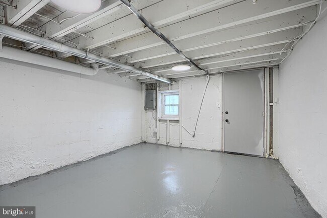 Building Photo - 25 S Hilton St