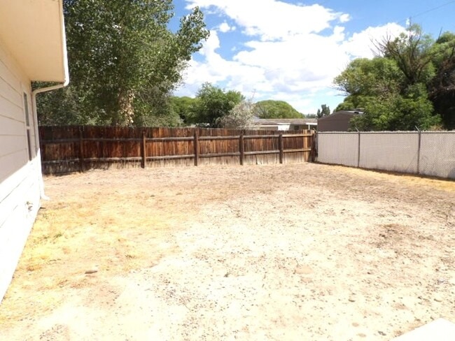 Building Photo - 4 bed/2.5 bath Single Family Home