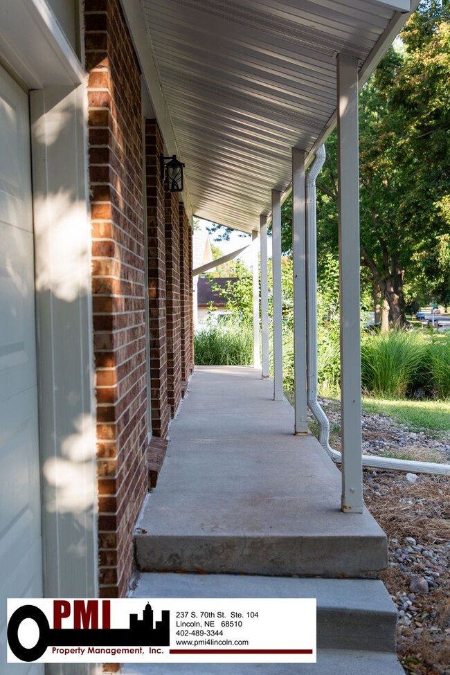 Building Photo - 8030 N Hazelwood Dr
