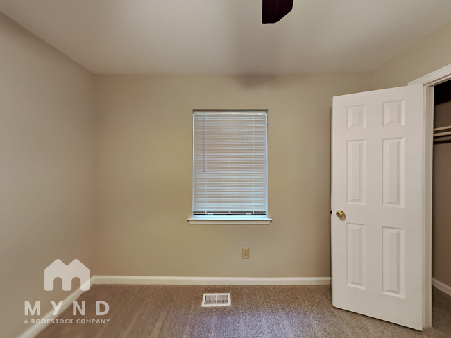 Building Photo - 4020 Hudson Dr
