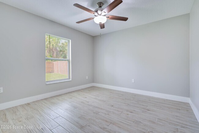 Building Photo - 857 Dunbar St