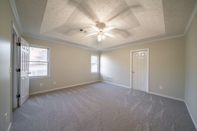 Building Photo - 3 bedroom 2 bath North Columbus