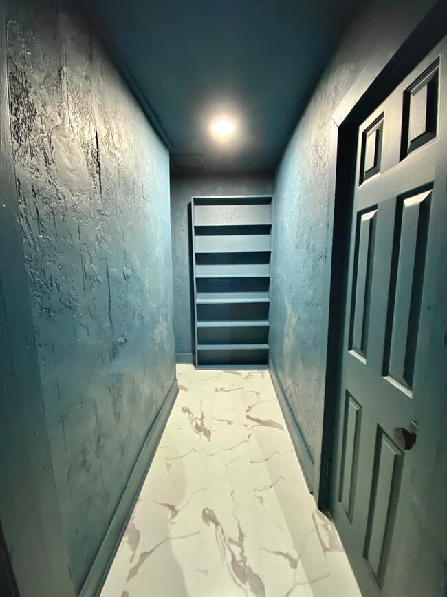 Building Photo - 2200 Richmond Ave