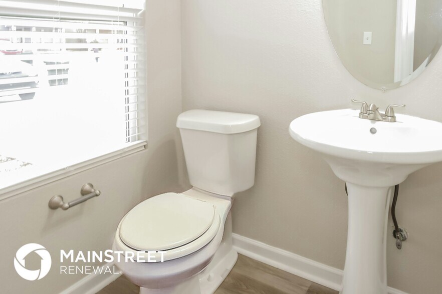 Building Photo - 213 Farmington Dr