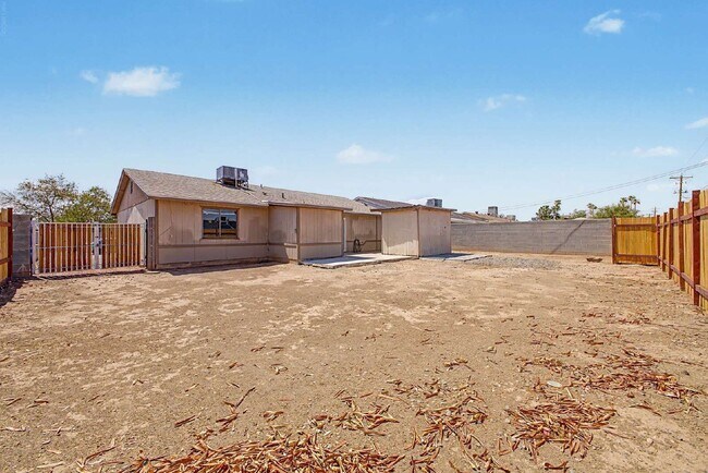 Building Photo - 2521 N 49th Ave