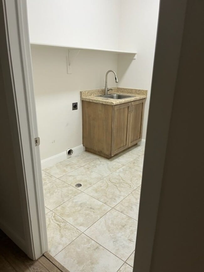 Building Photo - Spacious 3 Bedroom Home in Little Valley